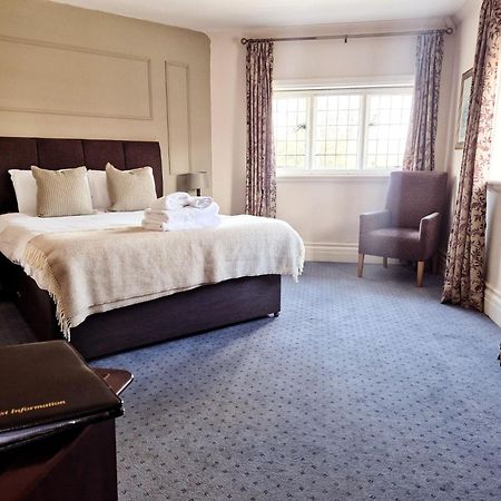 The Devil'S Punchbowl Hotel Hindhead Exterior photo